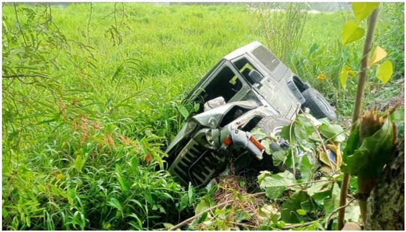Sleep while driving met with an accident Alappuzha in the canal and miraculously escaped