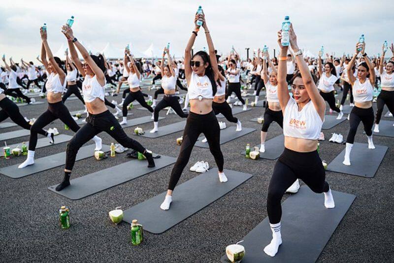 Yogis take flight! Hundreds of people perform yoga on runway of Bangkok's main airport (WATCH) snt