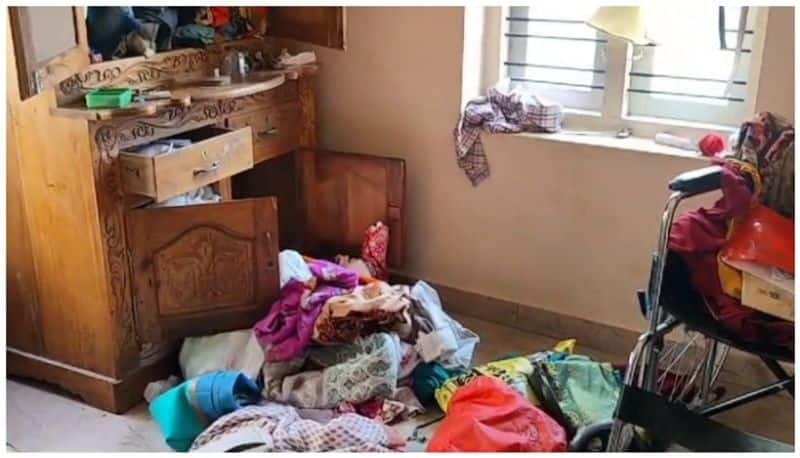 theft in a house in thiruvananthapuram when the family was out for visiting their relatives