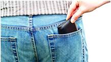 Dont keep your wallet in your back pocket while driving Sciatica syndrome chances Serious health problem