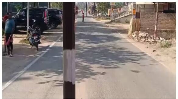 electric post has been in the middle of the road for the past 10 years in Bhootnath bihar