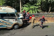 traveler van cught fire while running at erattupetta kottayam