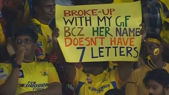 A fan who broke up with his girlfriend because of MS Dhoni.. 'Thala' fan's placard goes viral IPL 2024 RMA
