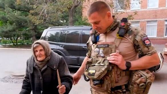 Survived WW2, now this 98-year-old Ukrainian woman walks 10 km under shelling to escape Russians (WATCH) snt