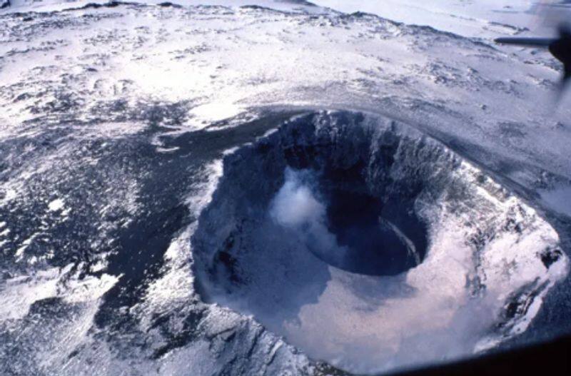 Mount Erebus volcano in Antarctica spews Rs 5 lakh worth 'Gold dust' every day! vkp