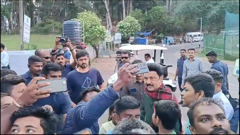 M K Stalin played golf in Kodaikanal and took selfies with people