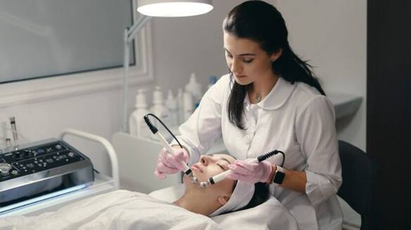 The Cosmetologist Trend: From drawbacks to duration, all you need to know about Botox treatments RKK