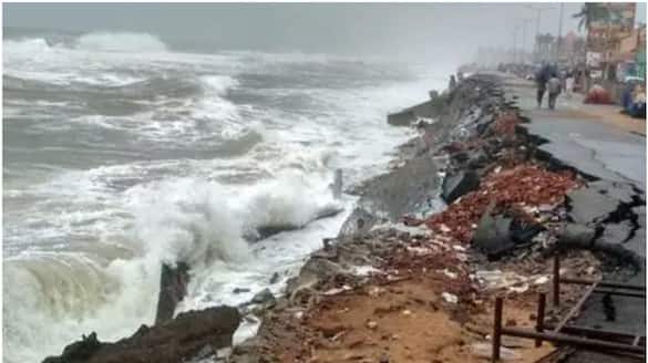 Red alert in Kerala coast Sea attack chance may 3 Kerala coast on high alert live updates 