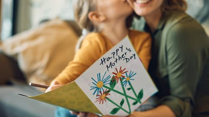 How to write a poem for your mom on Mothers Day iwh
