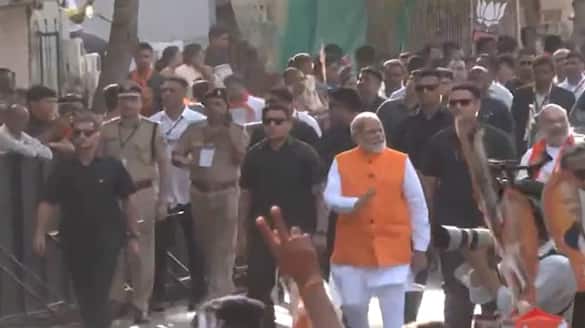 Lok Sabha Elections 2024 Phase 3: PM Modi casts vote in Gujarat's Ahmedabad  shows his inked finger (WATCH) gcw