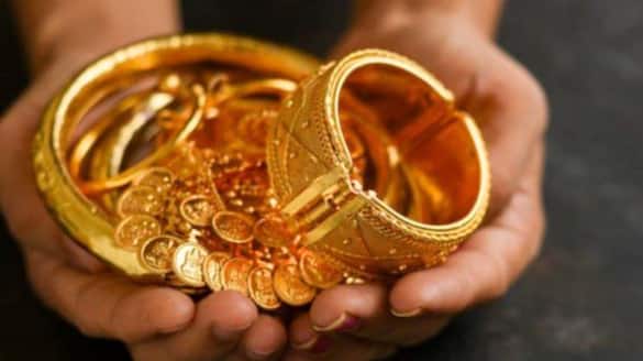 If the Income Tax Department finds more gold in the house than this, they may be subject to fines-rag
