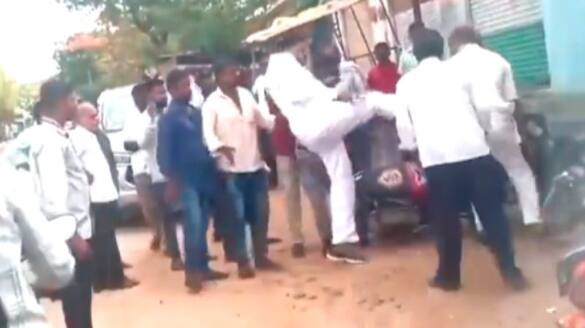 Congress MP Candidate Brother attacked on Voter in Zaheerabad Lok Sabha AKP
