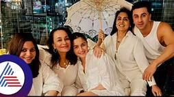 Bollywood actress Alia Bhatt celebrates mothers day specially with mom and mom in law pav
