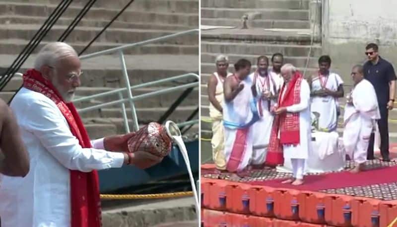 PM Modi offers prayers at Dashashwamedh Ghat, performs Ganga aarti before nomination filing in Varanasi |WATCH