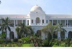 Saif Ali Khan Kareena Kapoor Pataudi Palace price rooms luxury history zkamn
