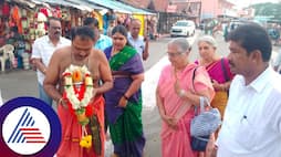 Infosys Sudhamurthy visited Goravanahalli Mahalakshmi temple and got darshan at tumakuru rav