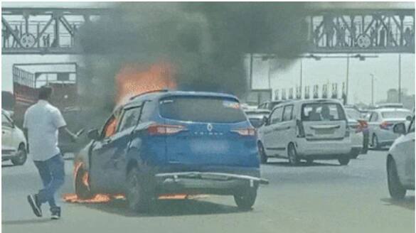 The car that was running caught fire and was completely burnt; The driver got out of the car and miraculously escaped