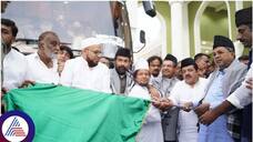 Karnataka CM Siddaramaiah farewell to 10168 muslim pilgrims to Haj tour in Bengaluru sat