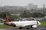 paris mumbai vistara flight gets bomb threat