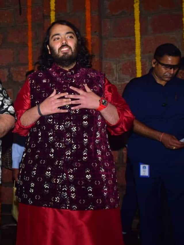 All eyes on Anant Ambani luxury watch worth rs 6 91 crore during temple visit for wedding invitation ckm