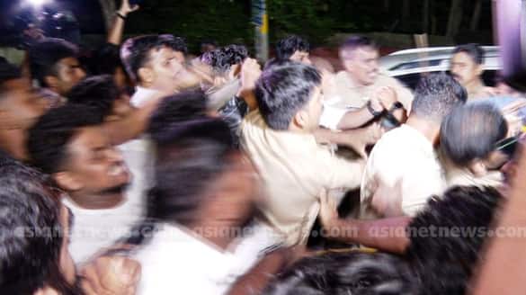 Karyavattom campus clash MLA beaten at police station by SFI 
