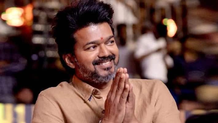Thalapathy Vijay : "நான் ஒன்னும் உங்கள பார்க்க வரல" ராதிகா வீட்டுக்கு  Surprise விசிட் கொடுத்த விஜய் - Fansஐ நெகிழ வைத்த சம்பவம்!
