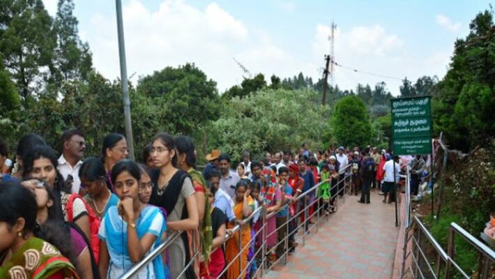 over crowd in ooty for summer holidays over crowd in ooty for summer holidays