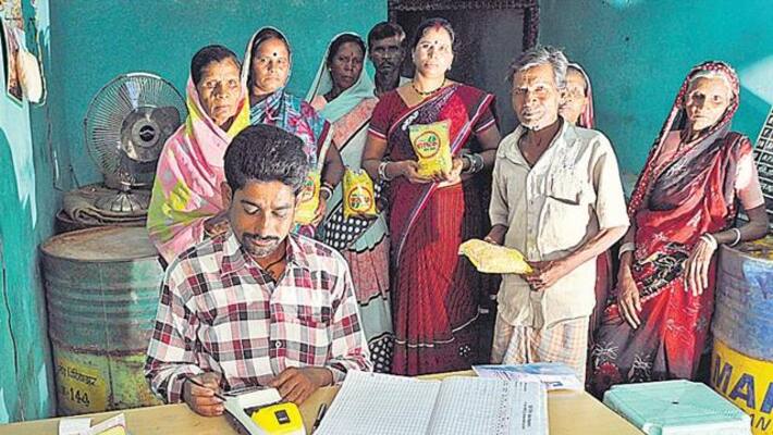 Ration employee association decline to give rs 1000 to people Ration employee association decline to give rs 1000 to people