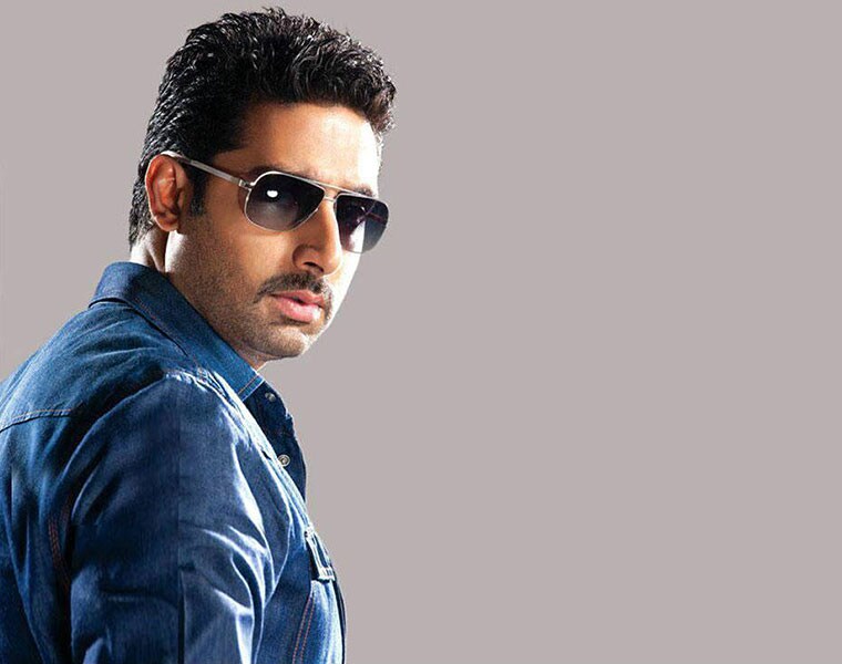 যুবা-র মত ছবি অভিনয় করে তিনি সেরা অভিনেতার খেতাব জিতেছিলেন। এছাড়া টানা ৩ বার ফিল্মফেয়ার পুরষ্কারও পেয়েছিলেন। তবে এতকিছুর পরেও তাঁর অভিনীত বেশ কিছু ছবি মুখ থুবড়ে পড়ে বক্সঅফিসে।