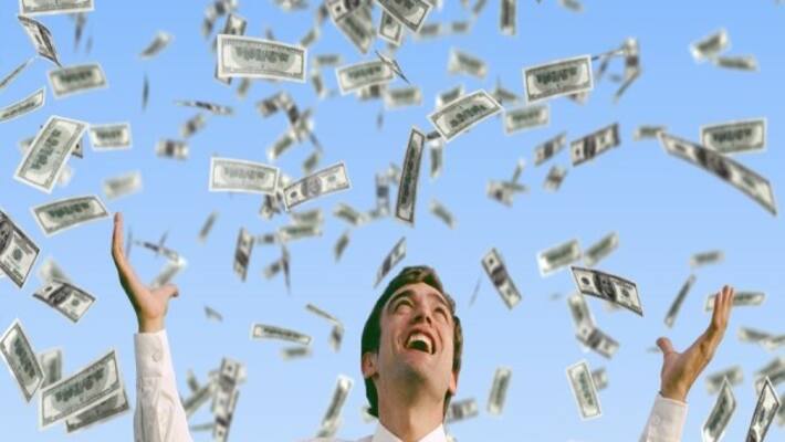 Armored truck spill on highway sparks cash-grab frenzy Armored truck spill on highway sparks cash-grab frenzy