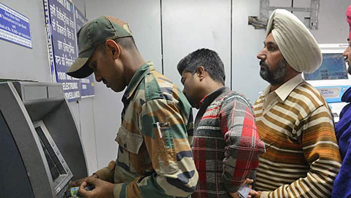army veteran teaches man in ATM line lesson on soldiers duty army veteran teaches man in ATM line lesson on soldiers duty