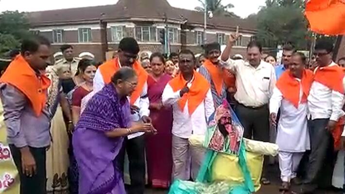 lingayats protest against rambhapuri mutt seer at belgaum lingayats protest against rambhapuri mutt seer at belgaum
