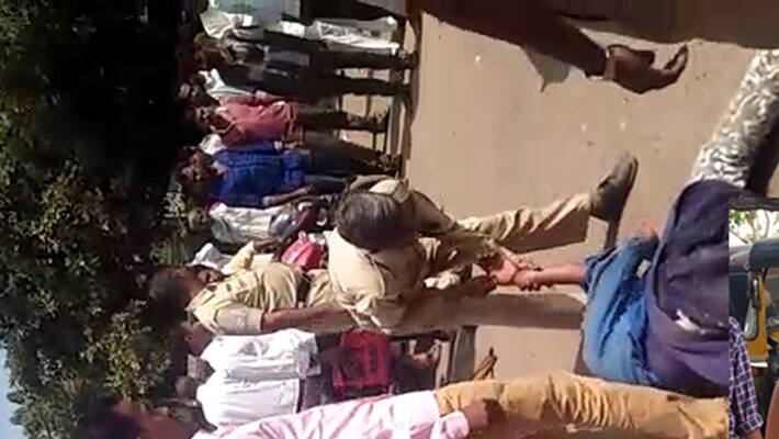 Police Beaten A Innocent Artist In Public Place Police Beaten A Innocent Artist In Public Place