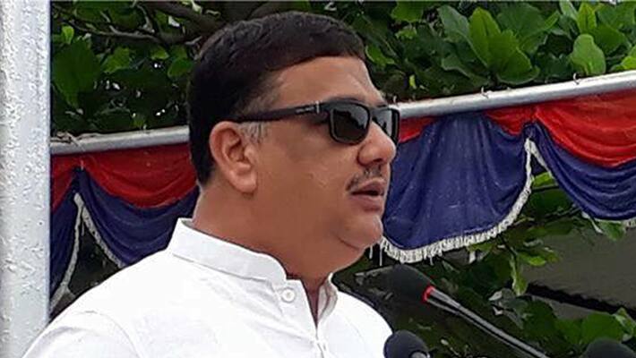 Tanveer Sait Slaps Congress Worker In Mysore Tanveer Sait Slaps Congress Worker In Mysore
