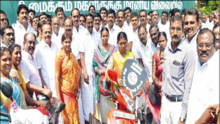 amma scooter for 134 women in Erode Ministers provided Rs. 33 lakhs subsidy amma scooter for 134 women in Erode Ministers provided Rs. 33 lakhs subsidy
