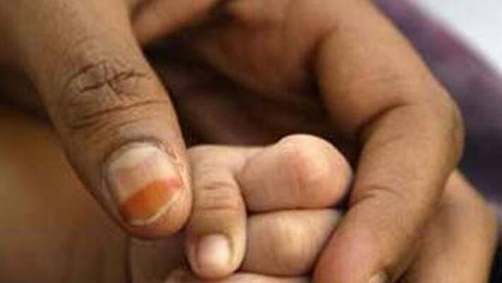 Baby Dies After Woman Delivers On Footpath Outside Government Hospital Baby Dies After Woman Delivers On Footpath Outside Government Hospital