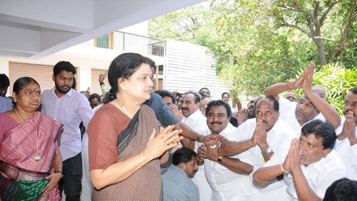 We must rule together, the common enemy is the DMK .. Sasikala assured. We must rule together, the common enemy is the DMK .. Sasikala assured.
