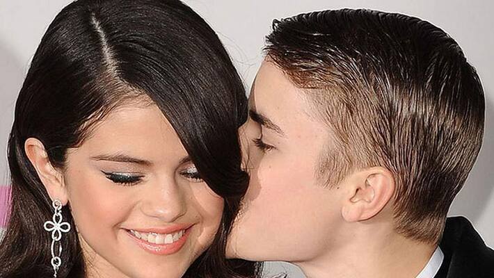 Fans go gaga over Justin, Selena kissing picture Fans go gaga over Justin, Selena kissing picture