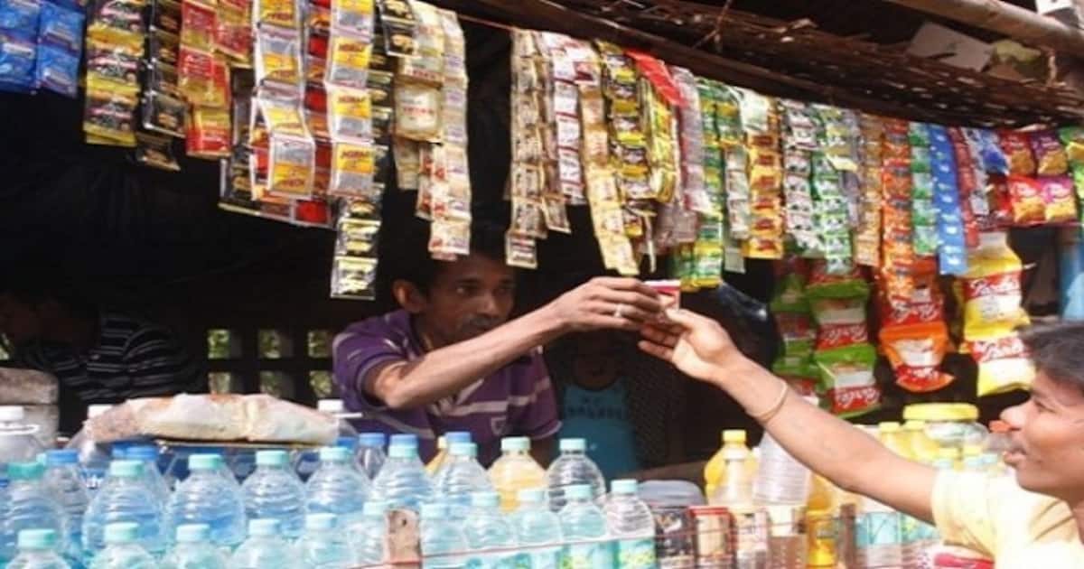 ಎಣ್ಣೆ ಕ್ಯೂ ಮುಗೀತು ಗುಟ್ಕಾ ಖರೀದಿಗೆ ಜನವೋ ಜನ..! People Did Not Maintain