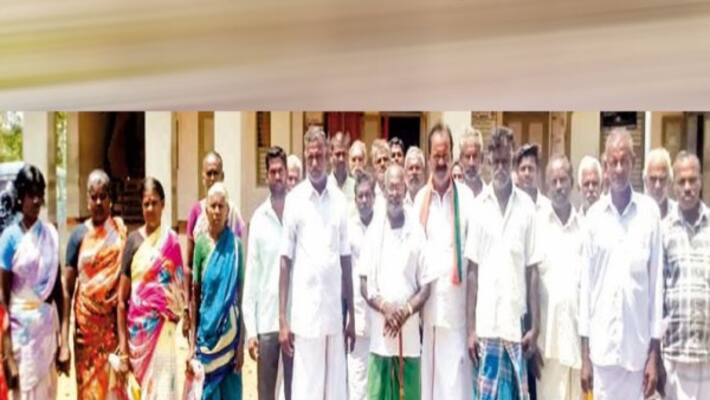 villagers surrounded union office demanding proper supply of Cauvery drinking water villagers surrounded union office demanding proper supply of Cauvery drinking water