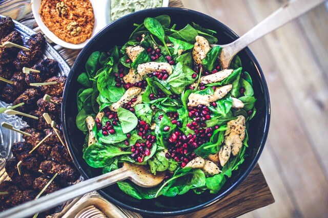 Expert Busts Myths About Consuming Leafy Salads