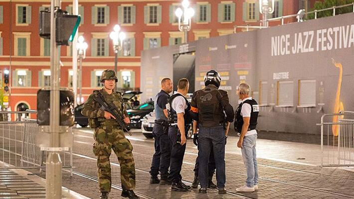 France invites more people to reserve troops France invites more people to reserve troops