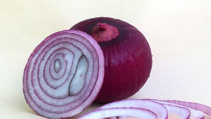 Onion prices crashes to 30 paise a kg in MP Onion prices crashes to 30 paise a kg in MP