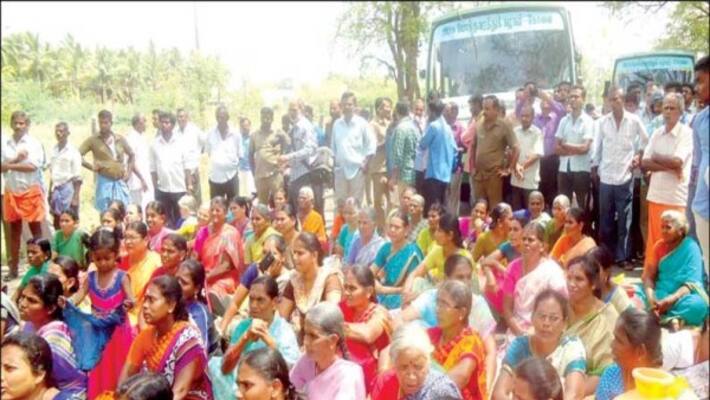 More than 100 women road block for drinking water Traffic damage for two hours ... More than 100 women road block for drinking water Traffic damage for two hours ...