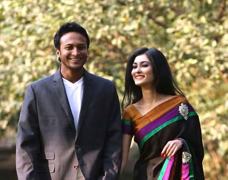 <p>এরপর চলতি বছরের প্রথম দিনই তৃতীয় সন্তান আসার কথা জানান শাকিব। নিজের অফিশিয়াল ফেসবুক পেজে শাকিব তাঁর এবং স্ত্রী শিশিরের একটি ছবি পোস্ট করেন, যাতে আবার স্পষ্ট বোঝা যাচ্ছিল শিশিরেরে বেবি বাম্প।<br />
</p>