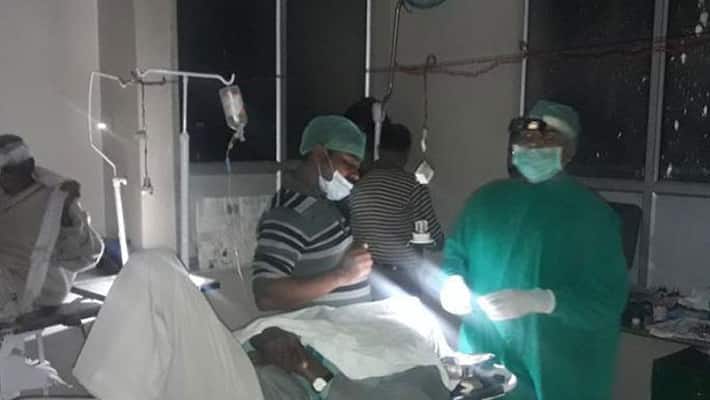 West Bengal: Patients treated under torchlight in hospital; frequent power cuts frustrate authorities-dbr West Bengal: Patients treated under torchlight in hospital; frequent power cuts frustrate authorities-dbr