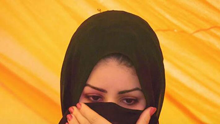 Mother-of-three elopes 25 times in ten years with different men bpsb Mother-of-three elopes 25 times in ten years with different men bpsb