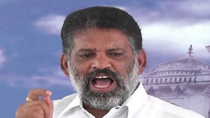 Chevireddy Bhaskar Reddy gives suggestion to Chnadrababu Chevireddy Bhaskar Reddy gives suggestion to Chnadrababu