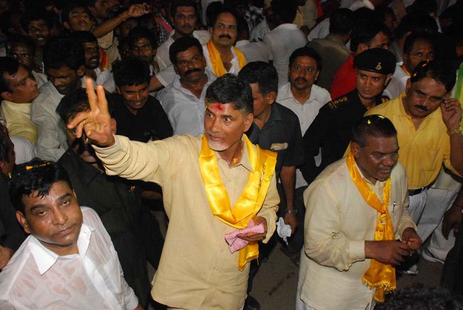 ఉమ్మడి ఏపీ రాష్ట్రంలో 2004 నుండి 2014 వరకు చంద్రబాబునాయుడు ప్రతిపక్షనాయకుడిగానే కొనసాగారు.2012 అక్టోబర్ రెండో తేదిన చంద్రబాబునాయుడు అనంతపురం జిల్లా హిందూపురంలో పాదయాత్రను ప్రారంభించారు. ఈ పాదయాత్ర సుధీర్ఘంగా సాగింది. ఈ పాదయాత్ర సమయంలో రైతులకు రుణ మాఫీ, డ్వాక్రా సంఘాలు రుణాలను మాఫీ చేస్తామని చంద్రబాబునాయుడు హామీ ఇచ్చారు.