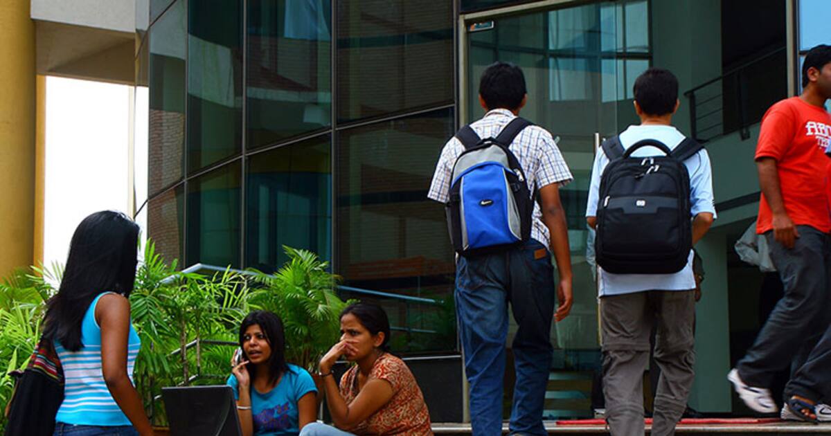 21 engineering colleges in Karnataka, 31 in Tamil Nadu, out of 800